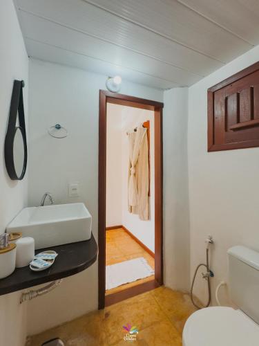 a bathroom with a sink and a toilet at Pousada Curva dos Ventos in Icaraí