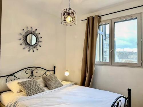 Ένα ή περισσότερα κρεβάτια σε δωμάτιο στο Cosy 2P hypercentre Deauville - Tout à pied !