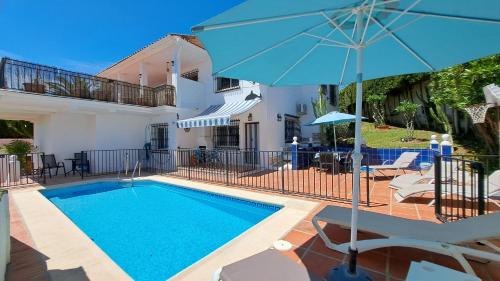 2 Bed Villa - Sleeps 5 - Private Pool & Garden