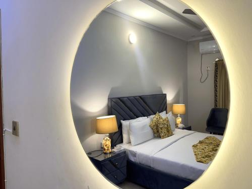 a bedroom with a bed and a mirror at Umda Safari in Islamabad