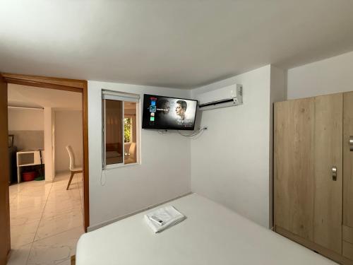 a room with a flat screen tv on the wall at Air-conditioned apartment 201 in Floridablanca