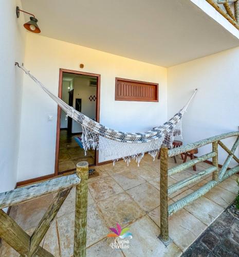 a room with a hammock in a house at Pousada Curva dos Ventos in Icaraí