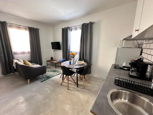 Dapur atau dapur kecil di Euphorbia Suites