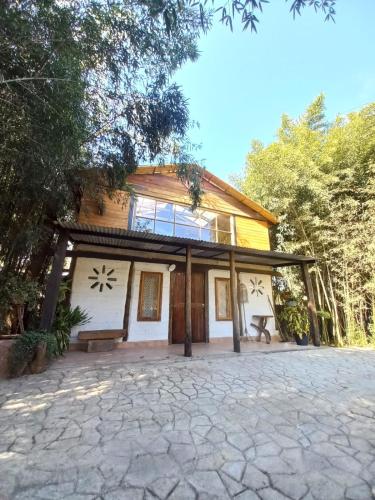 El edificio en el que está la casa vacacional