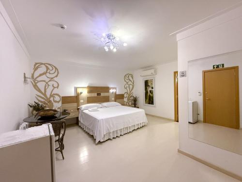 Postel nebo postele na pokoji v ubytování Grande Hotel