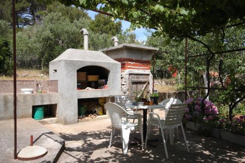 Apartments with a parking space Losinj, Losinj - 8039