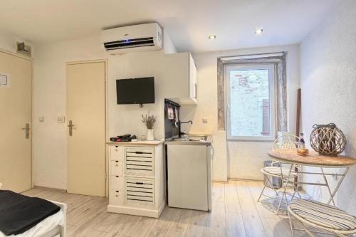 Apartments with WiFi Rovinj - 24258