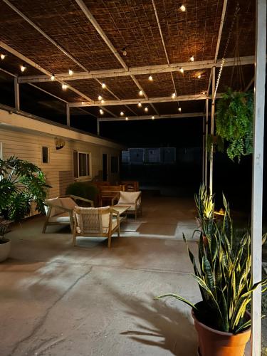 a large patio with chairs and tables and lights at Hospedaje la Florentina in Pica