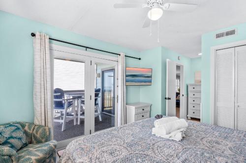 Postel nebo postele na pokoji v ubytování Direct Ocean Front 3BR/2BA Dog Friendly **OCEANFRONT**