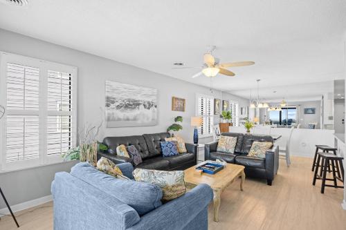 Direct Ocean Front 3BR/2BA Dog Friendly **OCEANFRONT** photo 6