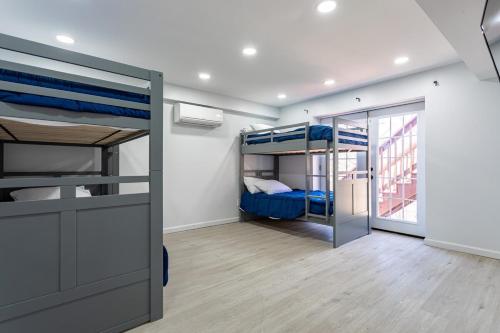 Ένα ή περισσότερα κρεβάτια σε δωμάτιο στο Beautiful Modern Lodge! Indoor Hot Tub - Game Room