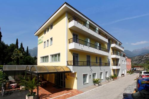 Nespecifikovaný výhled na hory nebo výhled na hory při pohledu z hotelu