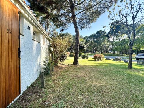 Villa 3 chambres à La Palmyre avec terrasse, parking et WiFi - FR-1-705-98