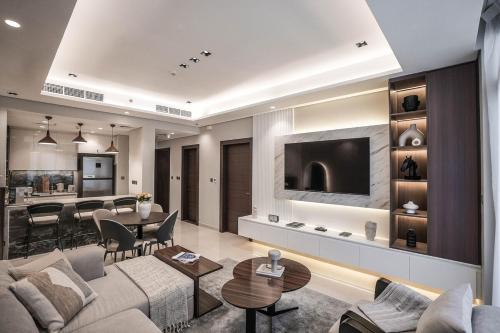 QUARTZ Luxe 1-Bed at Nobles Tower, Near Downtown