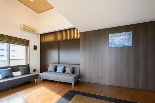COCOSTAY 中広ネオイズム 最大10人 閑静な住宅街にある贅沢80m2の最上階プライベートオーナーズルーム supported by COCOSTAY