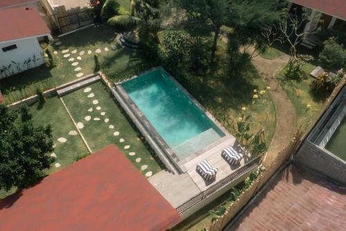 an overhead view of a swimming pool in a yard at Zena Surf Suite in Uluwatu