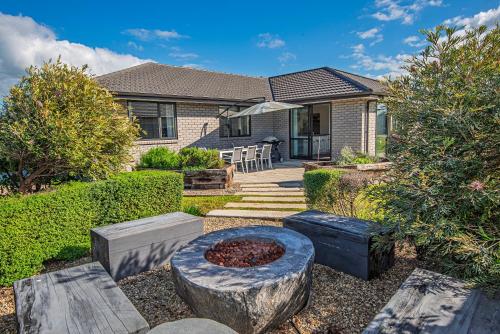 Κήπος έξω από το Bennett's Bach - Waipu Holiday Home