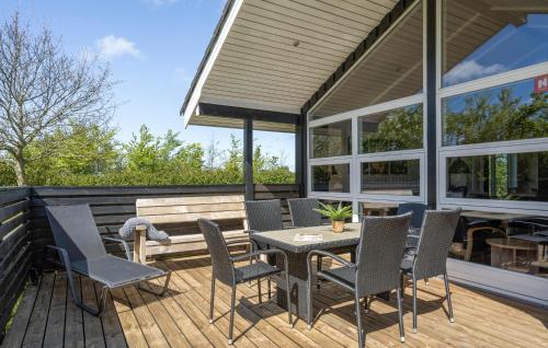 Ban công/sân hiên tại Five-Bedroom Holiday Home Tarm With A Fireplace 03