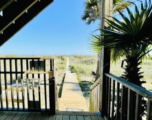 OCEANFRONT HOUSE ON THE SAND 2 Kings 4br 4ba 1st Floor of Triplex SLEEP 12 PGP1 photo 19