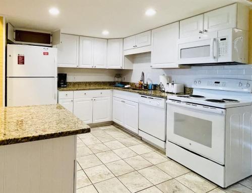 OCEANFRONT HOUSE ON THE SAND 2 Kings 4br 4ba 1st Floor of Triplex SLEEP 12 PGP1 photo 7