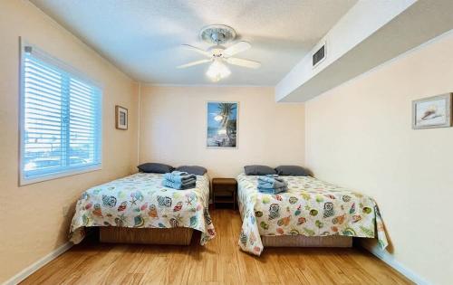 OCEANFRONT HOUSE ON THE SAND 2 Kings 4br 4ba 1st Floor of Triplex SLEEP 12 PGP1 photo 10