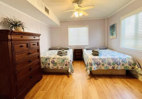 OCEANFRONT HOUSE ON THE SAND 2 Kings 4br 4ba 1st Floor of Triplex SLEEP 12 PGP1 photo 11