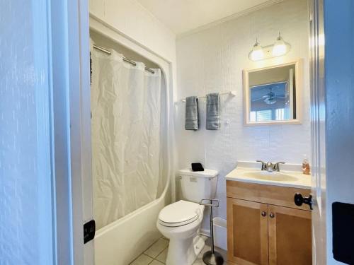 OCEANFRONT HOUSE ON THE SAND 2 Kings 4br 4ba 1st Floor of Triplex SLEEP 12 PGP1 photo 16