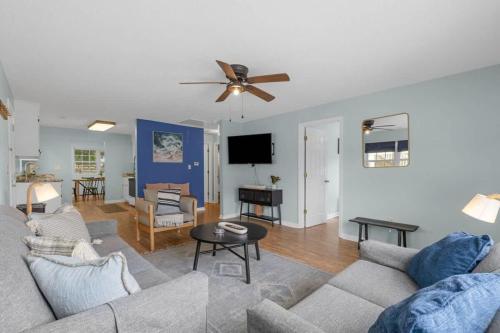 a living room with a couch and a ceiling fan at *COMFY N. MYRTLE HOUSE*3 NEW Queens*Steps to the Beach*V384 in Myrtle Beach
