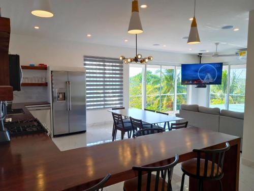 a kitchen and dining room with a table and chairs at Javiellie Luxury Villa in San Ignacio