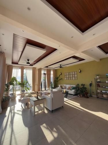 Un lugar para sentarse en The Marina View
