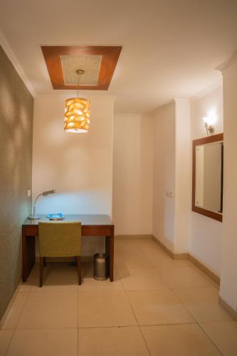 a room with a table and a mirror at Ahuja Residency DLF Phase 2 in Gurgaon