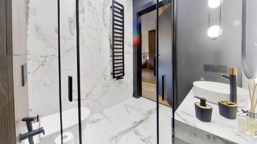 Ένα μπάνιο στο Apartment RCS Rent Czysta 62