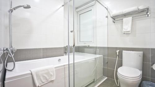 Bilik mandi di Nguyen Du Paradise Hotel - Hoan Kiem Lake