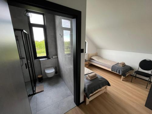 Postel nebo postele na pokoji v ubytování Domki na Kolonii, Trzy domki, nowe, sala bankietowa 82m2