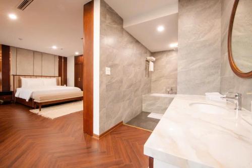 Ένα μπάνιο στο Lake Side Lodge Panorama View - Nhật Chiêu, Hồ Tây