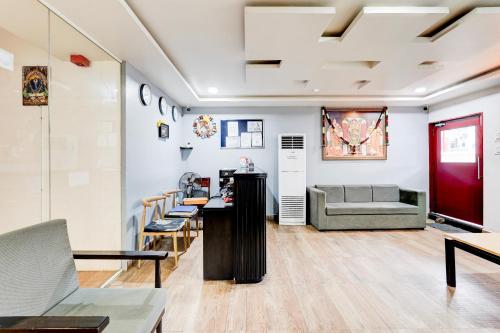 Гостиная зона в Super Townhouse Tirupati