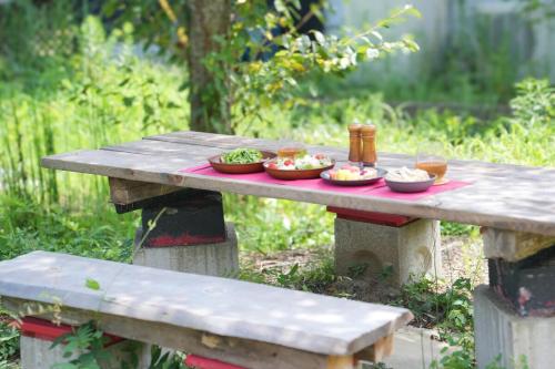 a picnic table with three bowls of food on it at グランピング宿 星空テラス&暖炉の庭付き戸建 Orion in Miyamae