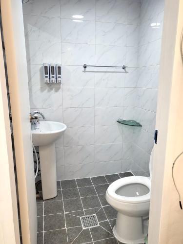 a bathroom with a toilet and a sink at Humming stay in Seoul