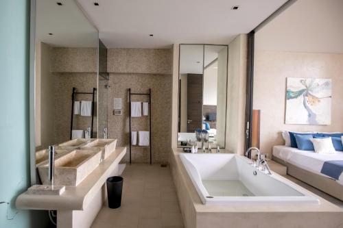 Koupelna v ubytování Veranda Pool Villas & Suite