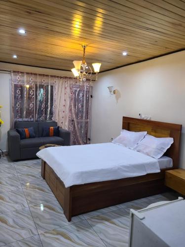 Appartement Ndjongue tesisinde bir odada yatak veya yataklar