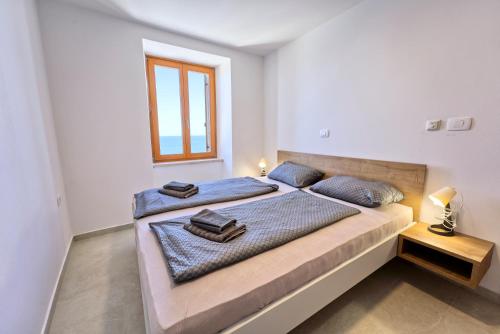 Postel nebo postele na pokoji v ubytování Apartments Punta Piran