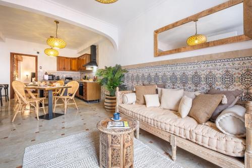 a living room with a couch and a table at Sunrise Campello - Zambra Suite in El Campello