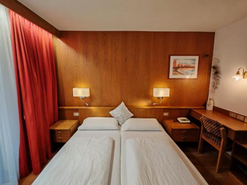 Hotel Alpenblickにあるベッド