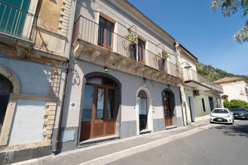 a building with a car parked in front of it at Casa Scala in Acireale