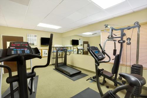 Fitness centrum a/nebo fitness zařízení v ubytování Wingate by Wyndham Raleigh Durham / Airport