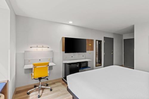 Μια τηλεόραση ή/και κέντρο ψυχαγωγίας στο Microtel Inn & Suites by Wyndham Norcross