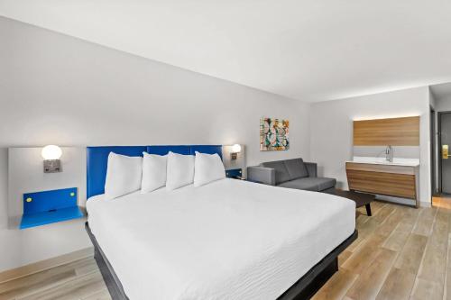 Ένα ή περισσότερα κρεβάτια σε δωμάτιο στο Microtel Inn & Suites by Wyndham Norcross