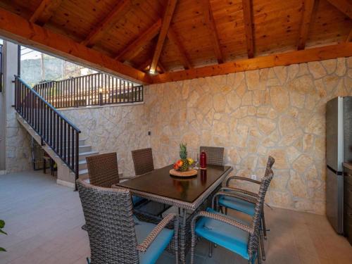 Χώρος καθιστικού στο Modern apartment with balcony and garden