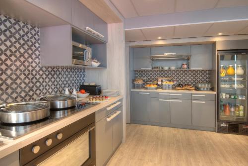 Η κουζίνα ή μικρή κουζίνα στο Mercure Nice Promenade Des Anglais