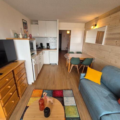 APPARTEMENT RESIDENCE PLEIN SUD , CENTRE STATION , PIED DES PISTES , PARKING ,WIFI , 30 m2 , 4p